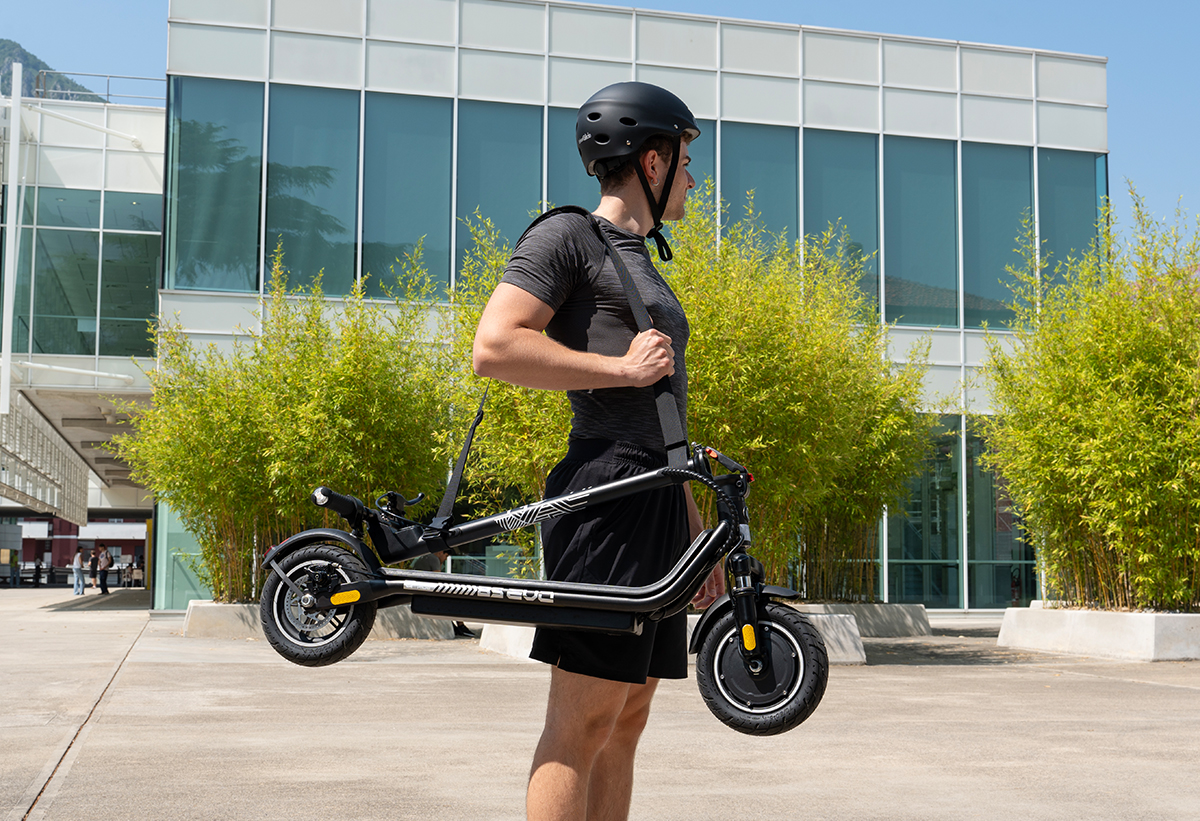 Απεικονίζεται το ηλεκτρικό πατίνι